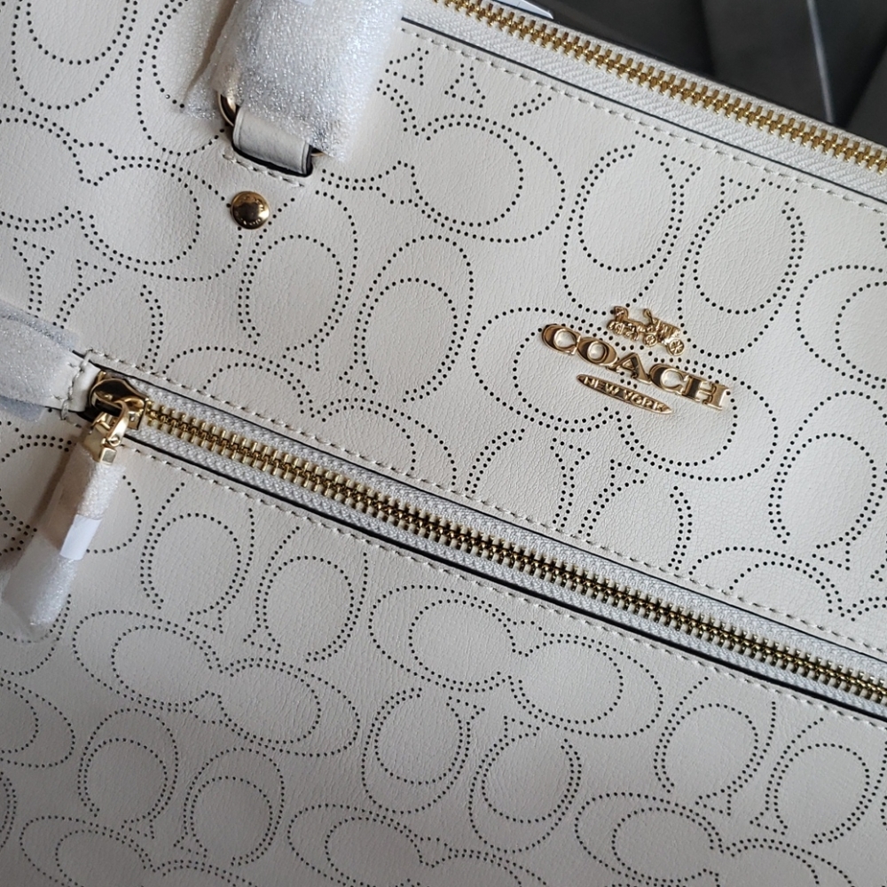 Tote & Wallet - Picture 4 of 7